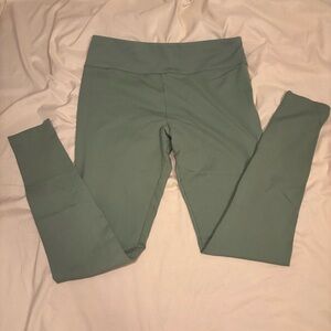 Danskin Women’s Sage Green Leggings Size L